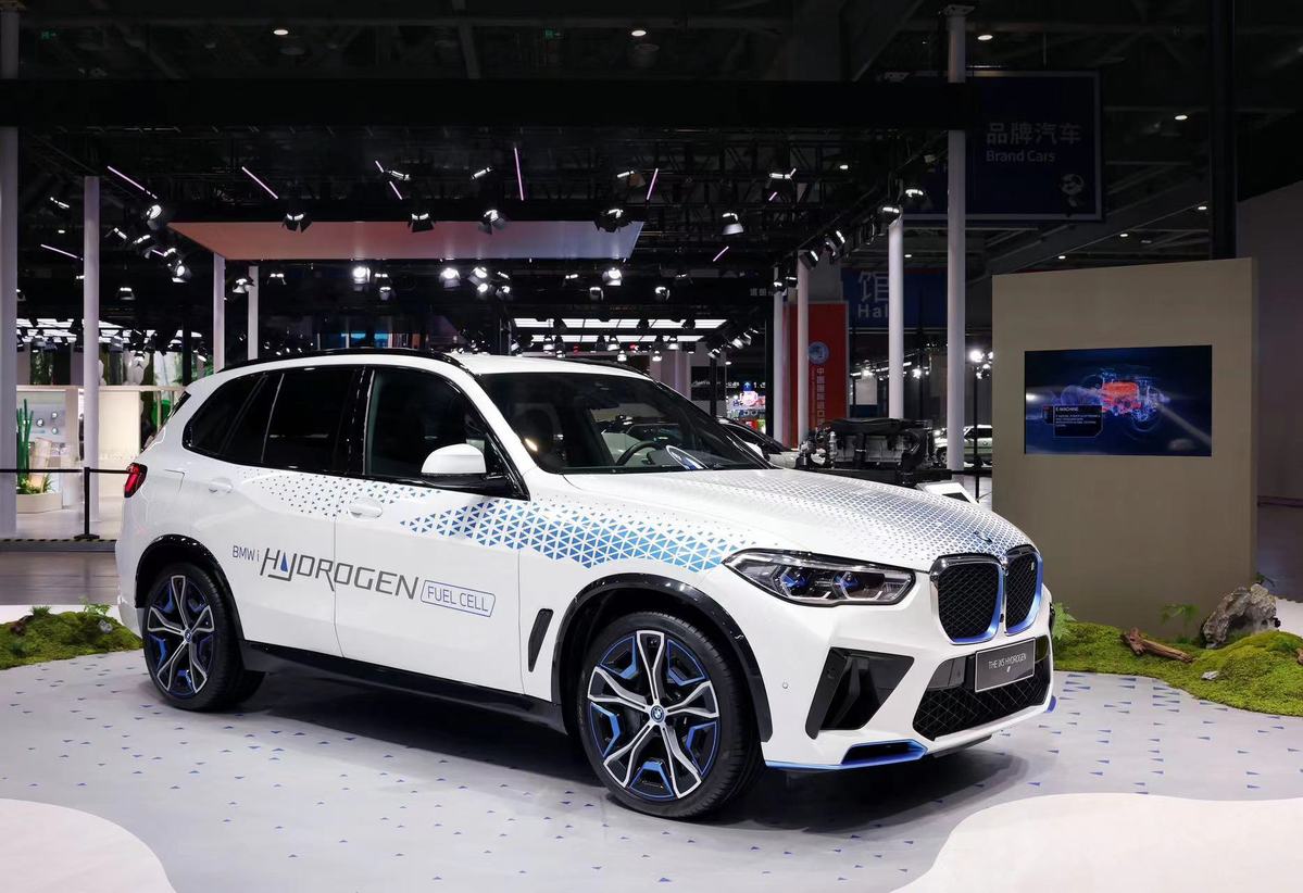 BMW presents hydrogen-powered iX5 at CIIE