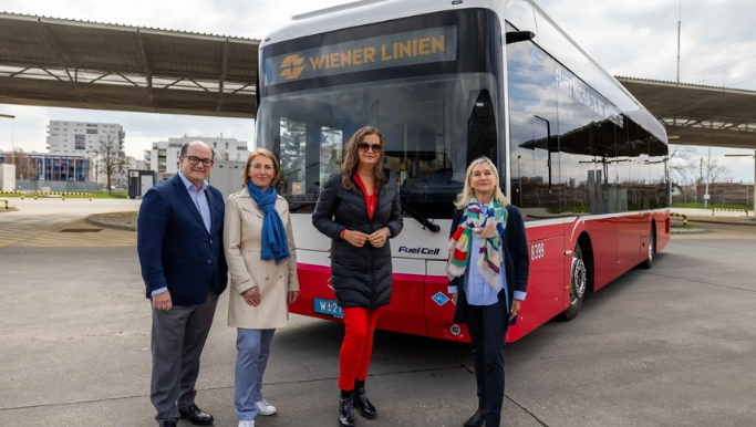 European Debut: Wiener Linien Tests Hyundai Fuel Cell Bus with 700-Bar Hydrogen Tanks