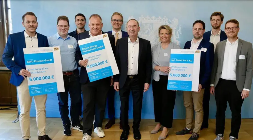 Bavaria Awards €65M to 11 Companies for Green Hydrogen Electrolyzer Projects