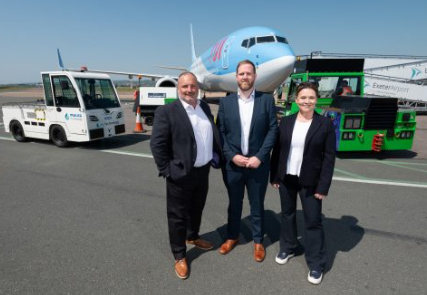 Exeter Airport hosts UK’s first hydrogen-powered live aircraft turnaround