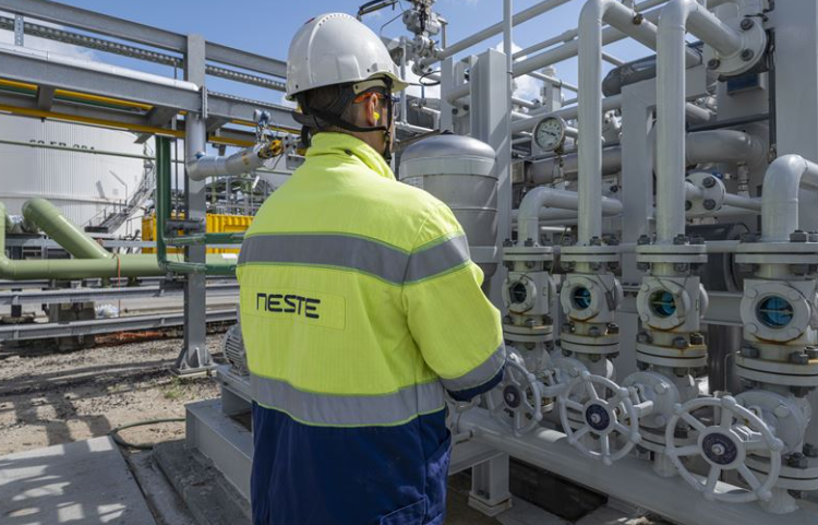 High-temperature electrolyzer to demonstrate the production of renewable hydrogen started up at Neste's Rotterdam refinery