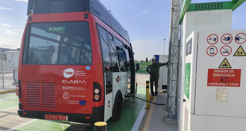EVARM Demonstrates Refueling Its Fuel Cell Hydrogen Minibus in Barcelona